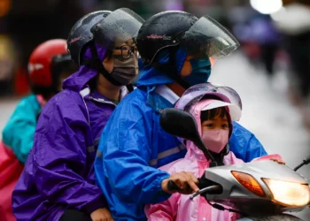 China fustigada por inundações, deslizamentos de terra e calor extremo