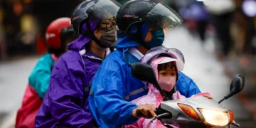 China fustigada por inundações, deslizamentos de terra e calor extremo