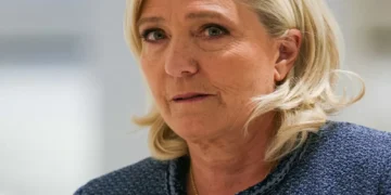 Polícia invade sede de partido de direita de Marine Le Pen na França