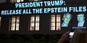 Trump diz que ‘nunca’ foi informado de que seu nome estava nos arquivos de Epstein, condenado por tráfico sexual