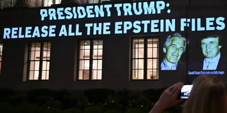 Trump diz que ‘nunca’ foi informado de que seu nome estava nos arquivos de Epstein, condenado por tráfico sexual