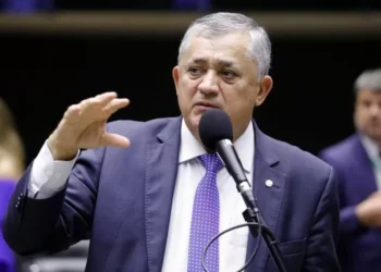 Líder do PT: Vamos discutir medidas para evitar cortes