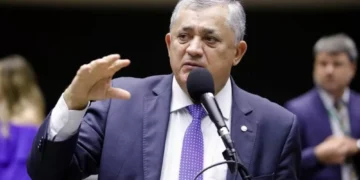 Líder do PT: Vamos discutir medidas para evitar cortes