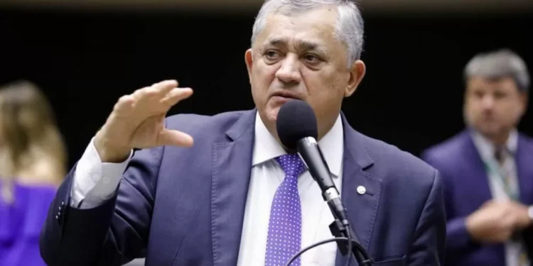 Líder do PT: Vamos discutir medidas para evitar cortes