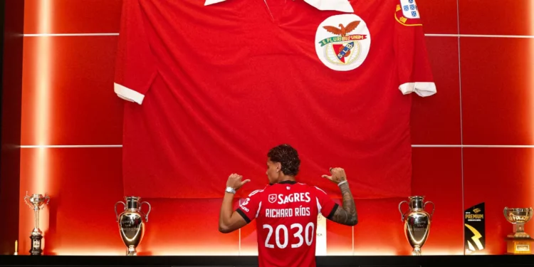 EM DIRETO: Siga os rumores e os negócios do mercado de transferências