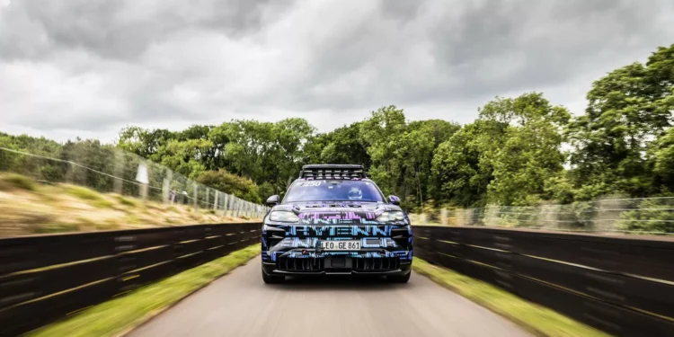 Porsche Cayenne Electric bateu recorde no Reino Unido