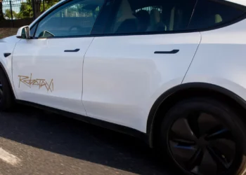 Robotáxi da Tesla expande-se a nova cidade este fim de semana