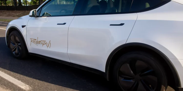 Robotáxi da Tesla expande-se a nova cidade este fim de semana
