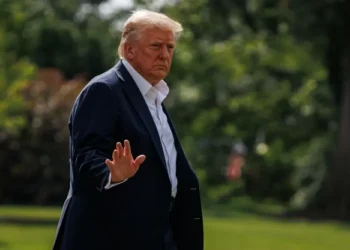 Trump diz que encerrou amizade com Epstein porque ele ‘roubou pessoas’ que trabalhavam para ele