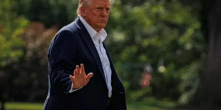 Trump diz que encerrou amizade com Epstein porque ele ‘roubou pessoas’ que trabalhavam para ele