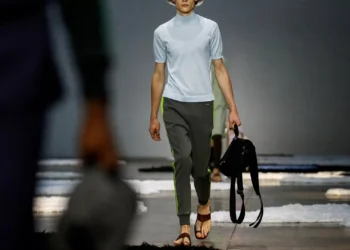 Escândalo das sandálias. Prada reconhece inspiração indiana (depois da polémica)