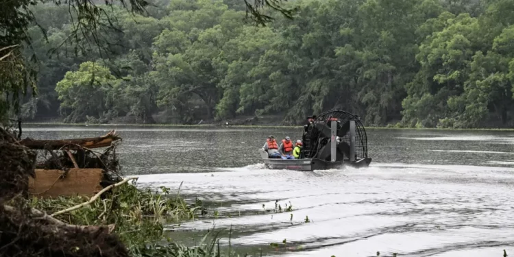 Texas busca desaparecidos após enchentes que deixaram ao menos 79 mortos