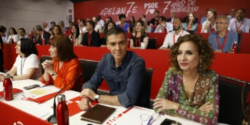 “Um capitão não abandona o navio quando o mar fica agitado”. PSOE de Sánchez com nova polémica