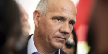 Montenegro “quer alterar leis para impor mais precariedade”, acusa PCP