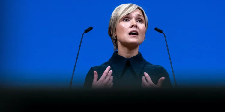 Islândia negoceia com União Europeia parceria de segurança e defesa