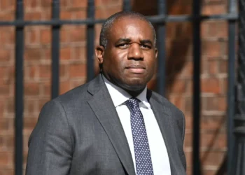 Imigração ilegal? Reino Unido cria regime de sanções contra gangues