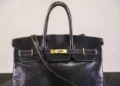 Primeira bolsa Birkin é leiloada por R$ 55 milhões