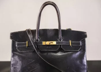Primeira bolsa Birkin é leiloada por R$ 55 milhões