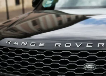 EUA investigam 91.000 Range Rover Sport por risco de segurança