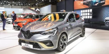Icónico Renault Clio renova-se e tem estreia prevista para setembro