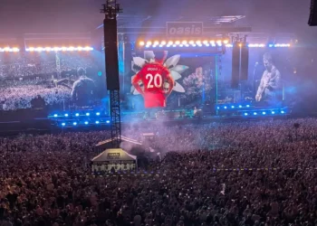 Oasis fazem homenagem a Diogo Jota no regresso aos palcos