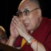Dalai Lama garante que vai reencarnar num sucessor, mas China diz que tem de aprovar