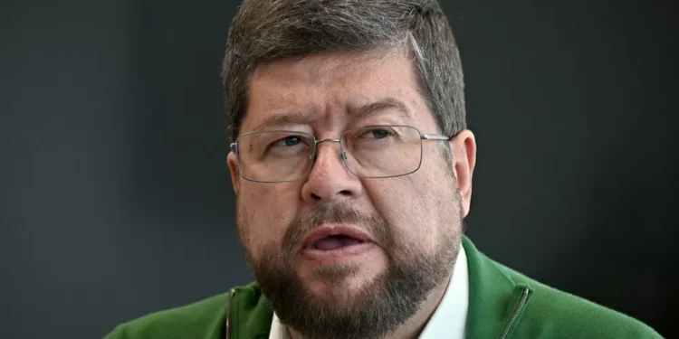 Candidato favorito nas pesquisas promete mudar modelo de governo de esquerda na Bolívia