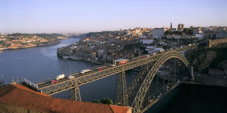 BE e Livre candidatam professor João Martins à Câmara de Gaia