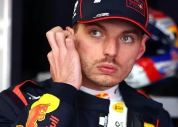 Max Verstappen está mais próximo de trocar RBR por Mecedes, diz site