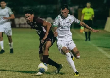 Futuro rival do Cruzeiro, Banfield bate Desportiva pela Vitória Cup