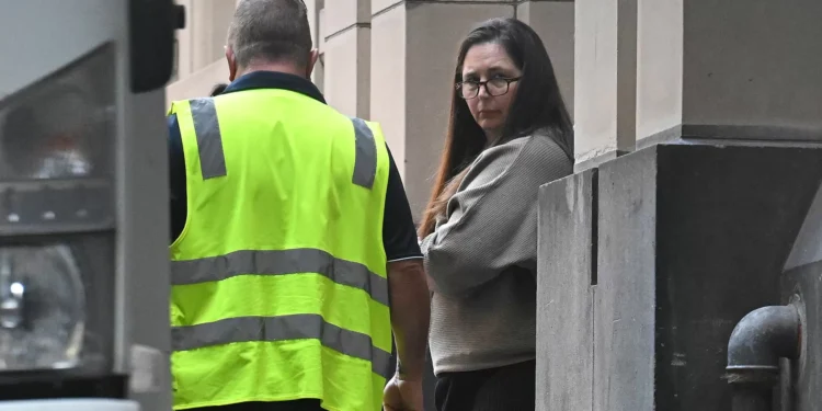 Australiana condenada por matar familiares com cogumelos venenosos