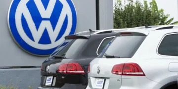 Grupo Volkswagen continua a dominar as vendas de automóveis na Europa