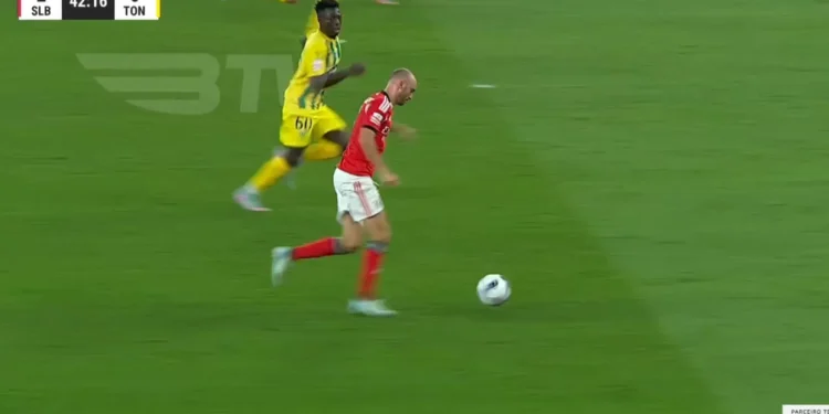 Schjelderup teve olho e Aursnes atirou uma ‘bomba’ que aumentou vantagem