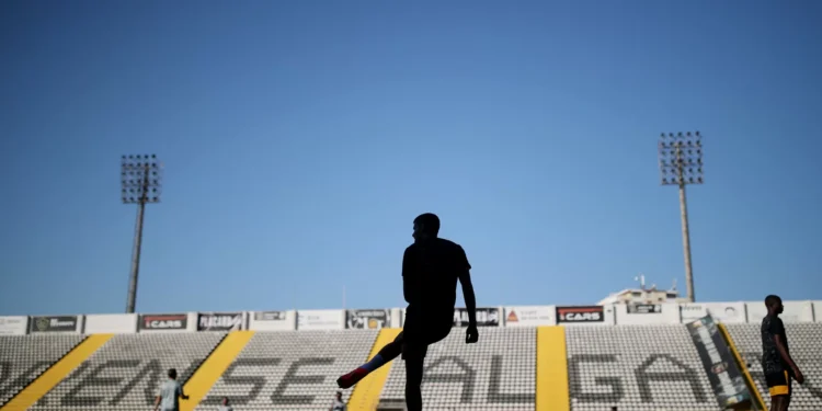 Presidente e treinador assumem que Farense é “favorito” à subida à I Liga