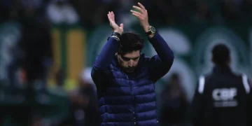 Abel Ferreira nega ironia à torcida do Palmeiras após ofensas: “Pedi apoio”