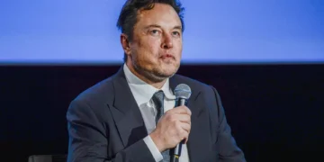 Tesla condenada a pagar quase 300 milhões após acidente com piloto automático