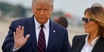 Trump entregou carta de Melania a Putin durante cúpula, dizem fontes