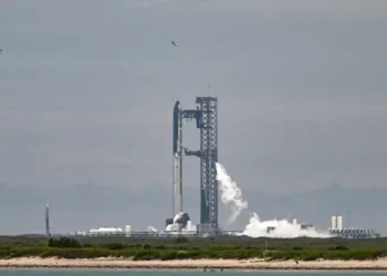 SpaceX cancela voo de teste do megafoguete Starship minutos antes da decolagem