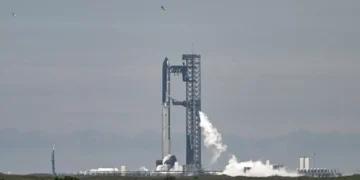 SpaceX cancela voo de teste do megafoguete Starship minutos antes da decolagem
