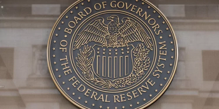 Maioria dos dirigentes do Fed considera que risco de inflação supera o de emprego