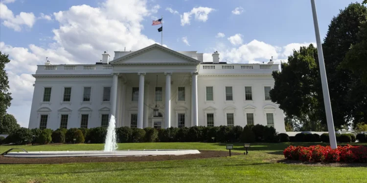 Donald Trump: “Quem queimar a bandeira dos EUA, fica um ano na prisão”