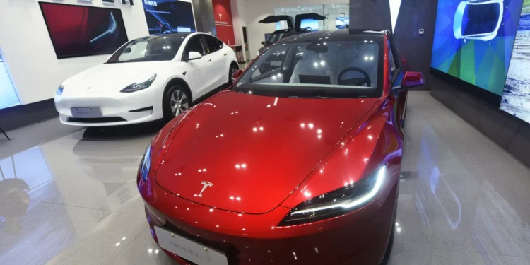 Tesla Model 3 passa a ter 830 km de autonomia, mas só num país