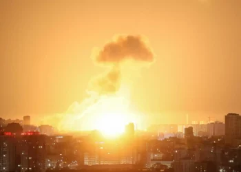 Número de mortos em ataque russo a Kiev sobe para 26