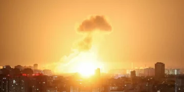 Número de mortos em ataque russo a Kiev sobe para 26