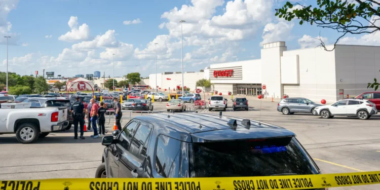 Tiroteio num supermercado provoca três mortos no Texas. Suspeito detido