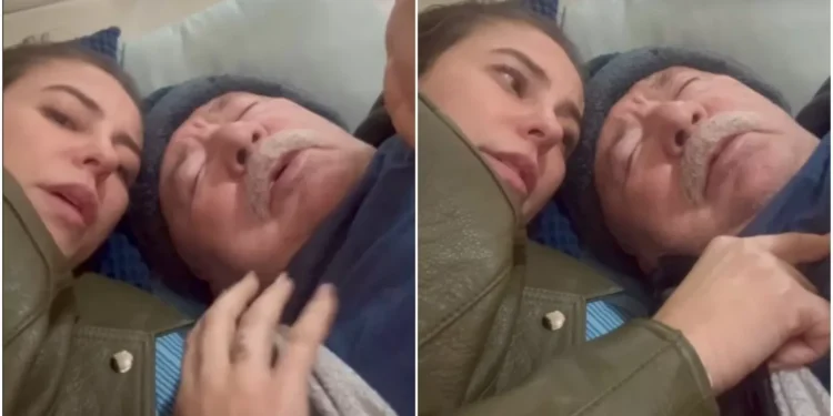 Paolla Oliveira faz rara aparição ao lado do pai assistindo “Vale Tudo”