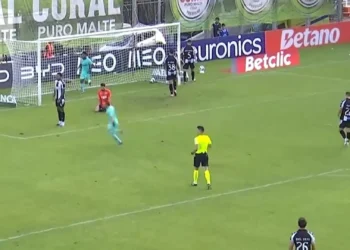 É para ficar? O gesto de Conrad Harder após marcar pelo Sporting