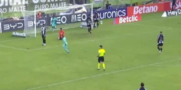 É para ficar? O gesto de Conrad Harder após marcar pelo Sporting