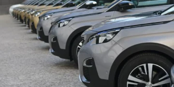 Duas marcas francesas lideram vendas de automóveis em Portugal