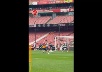 Rio Ferdinand ironiza com golo de Viktor Gyokeres no treino do Arsenal